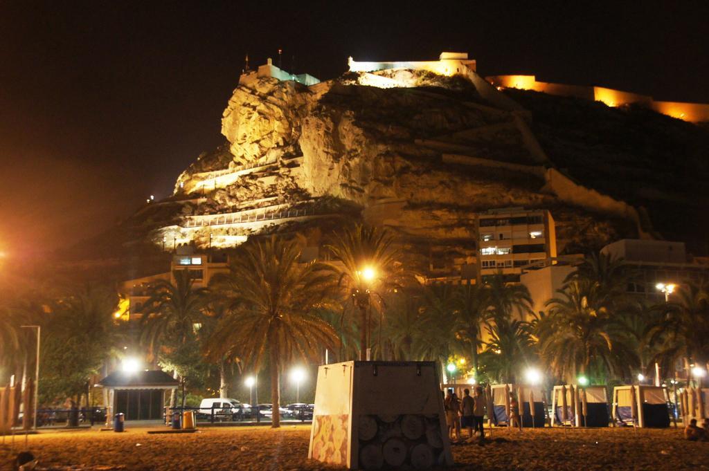 Alicante Apartments Pokoj fotografie
